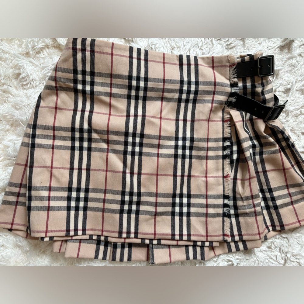 Burberry pleated adjustable skirt